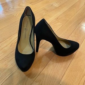 Black Chinese laundry pumps